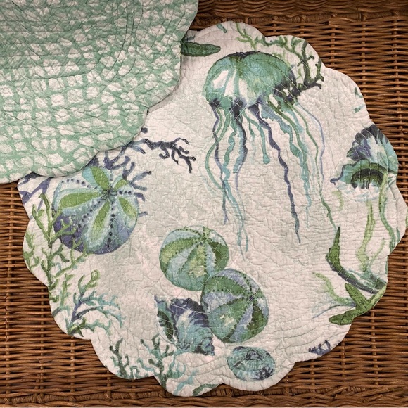 Set of 4 Round Reversible Quilted Placemats